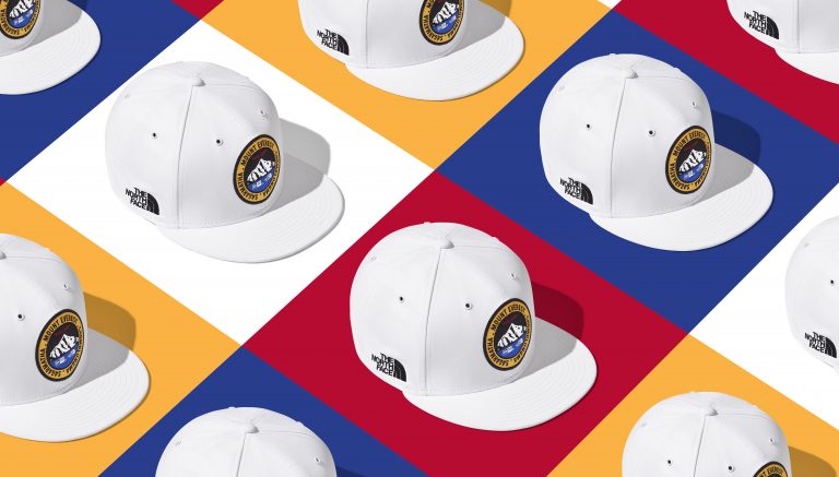 New Era a The North Face zapíchli vlajku na Mt. Everest