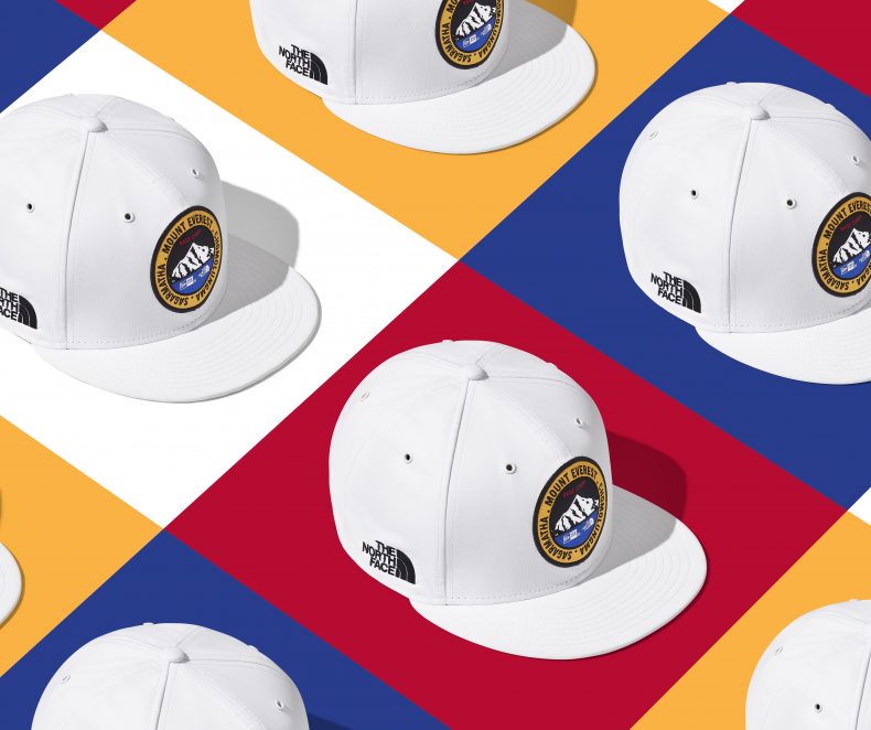 New Era a The North Face zapíchli vlajku na Mt. Everest