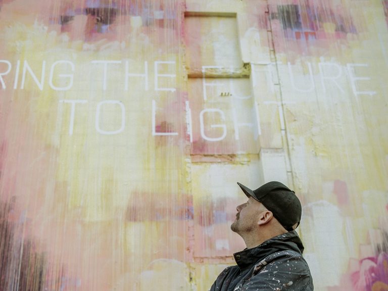 Footshop a Nike čistí ovzduší obřím muralem Davida Strauzze