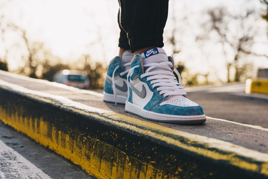 Air jordan 1 hyper royal on feet