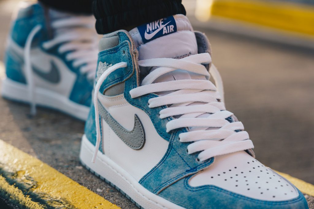 Air jordan 1 hyper royal on feet