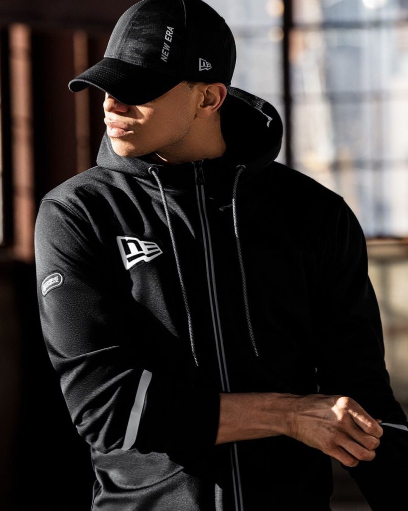 strapback new era black