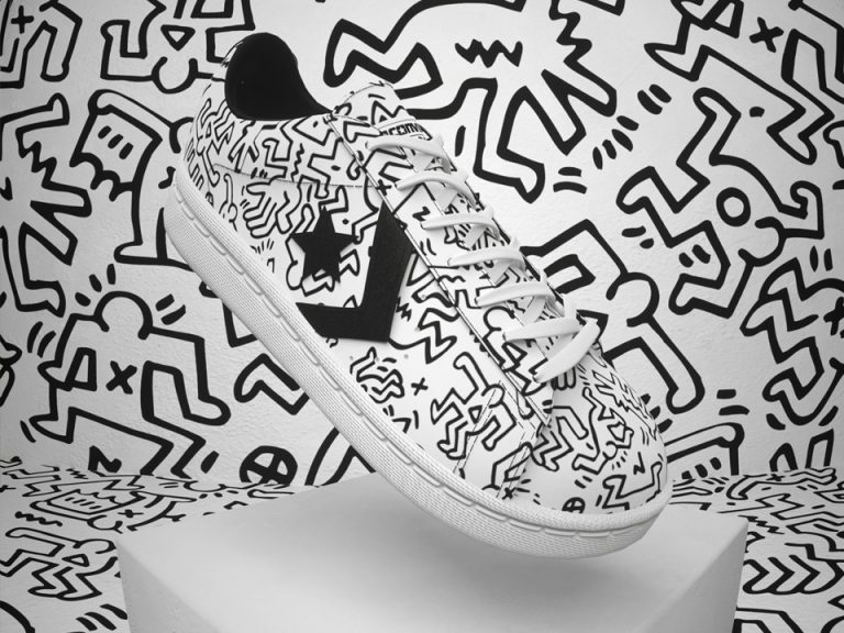 Converse bourá bariéry po vzoru Keith Haringa