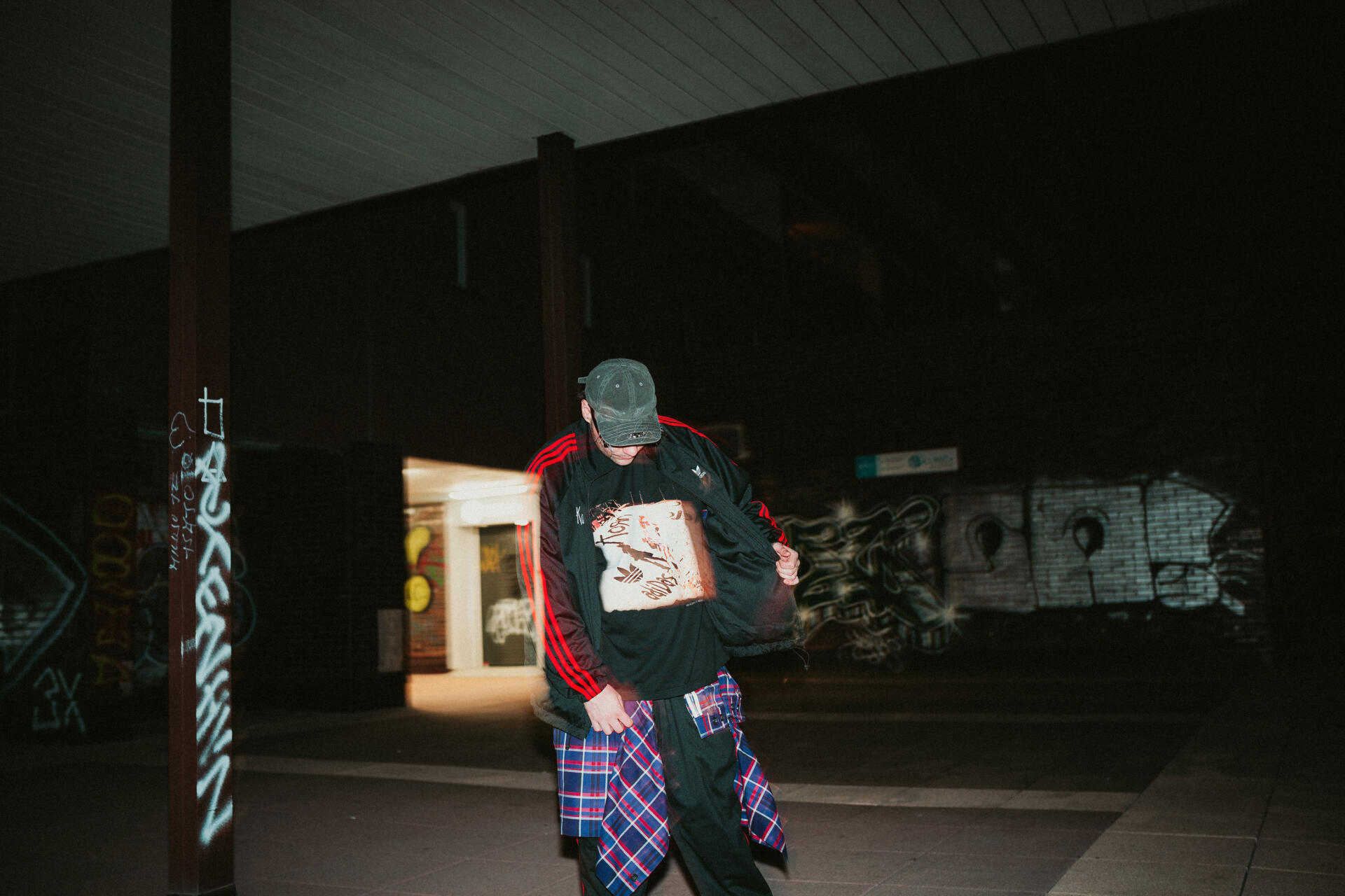 adidas x Korn: Nejnovější spojení hudby a módy