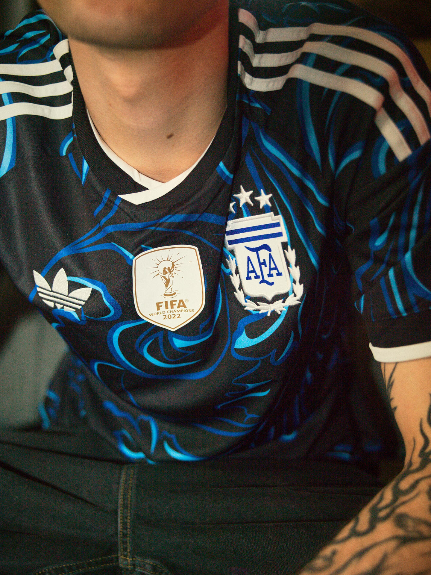 adidas Argentina 26 Away Jersey detail — AFA crest, černo-modrý swirl pattern