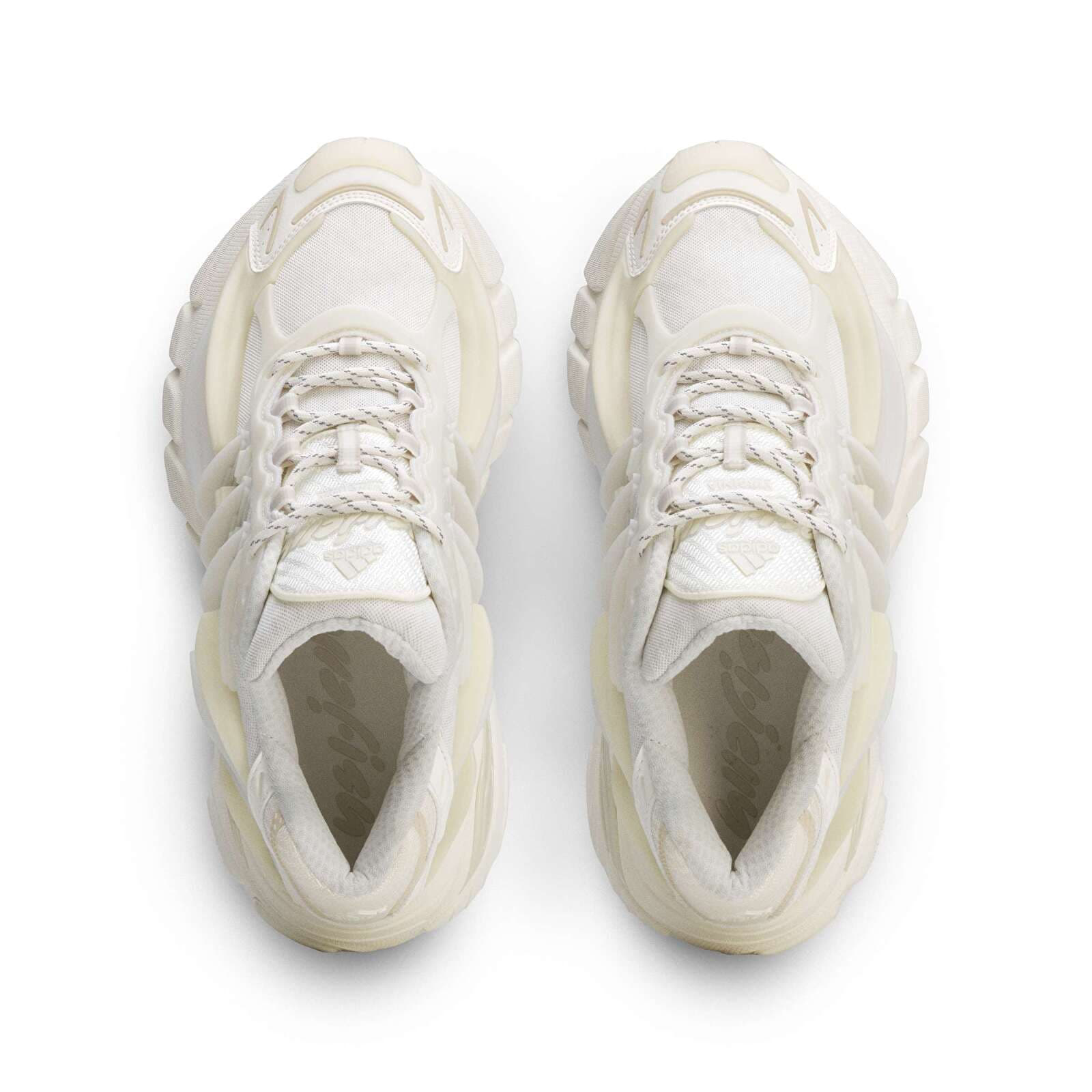 adidas Adistar Jellyfish by Pharrell Williams v bílé colorwayi Chalk White