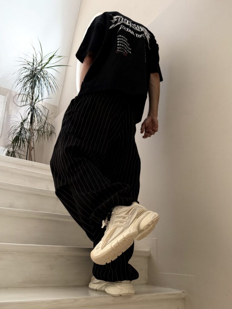 Full fit s adidas Adistar Jellyfish a širokými kalhotami
