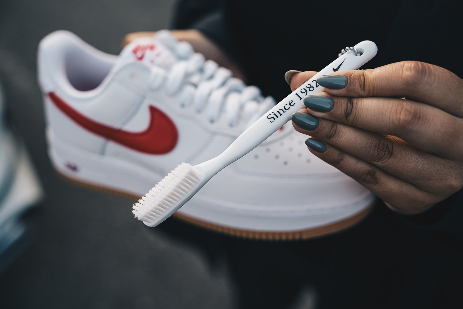 Nike Air Force 1 Low Retro Since 82 White - WHITE/UNIVERSITY RED-GUM  YELLOW