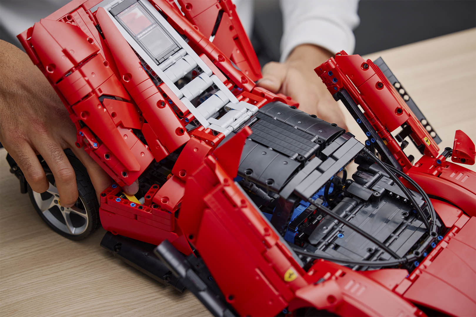Henholdsvis Brutal Banzai LEGO® Technic 42143 Ferrari Daytona SP3